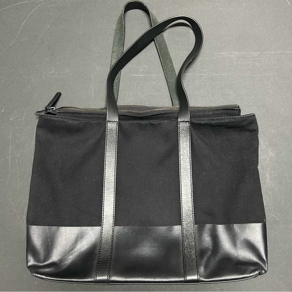 Like NEW Everlane Large Dipped Tote in Black